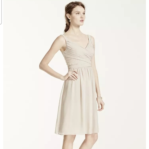 DAVID'S BRIDAL Short Chiffon V-Neck Dress with Ruching In Canary Yellow. Size 4 - Picture 3 of 14